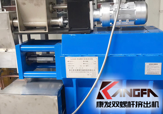 目前业内双螺杆挤出机是由截面相同但加工时错开一定角度的一组块组成。