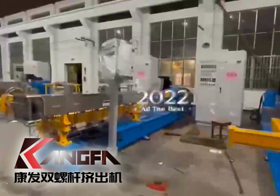 机器轰鸣的生产车间……年度冲刺号角已吹响!斗志昂扬 奋力冲刺 康发双螺杆造粒机确保年内“收好关”