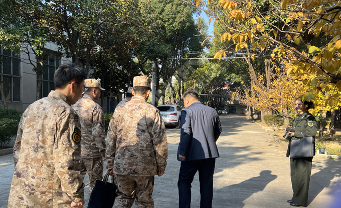 精准调查 深挖潜力 六合区人武部走访康发双螺杆造粒机等葛塘街道重点企业