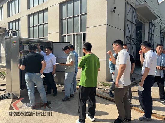 中石化石科院院长李明丰率队莅临康发双螺杆造粒机调研废塑料循环利用项目
