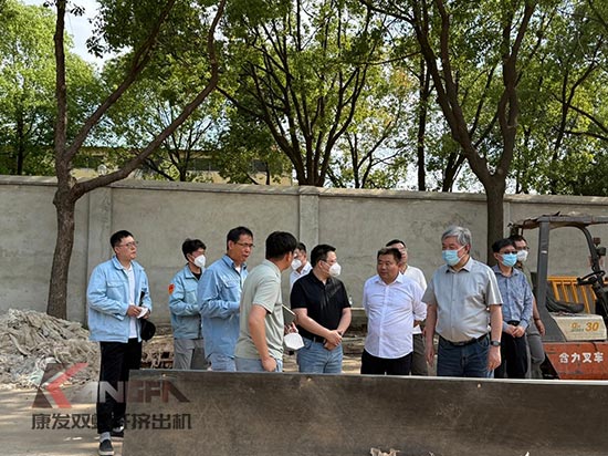 中石化石科院院长李明丰率队莅临康发双螺杆造粒机调研废塑料循环利用项目