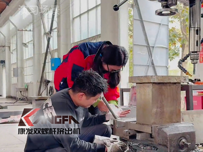 紧绷安全之弦，共筑生命防线!南京康发双螺杆造粒机开展机械伤害应急预案演练!